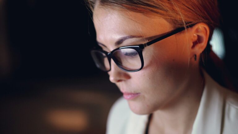 Comment protéger ses yeux quand on travaille toute la journée sur pc ?
